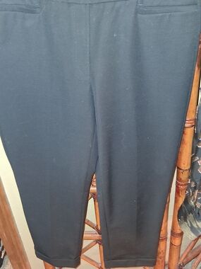 WHITE HOUSE BLACK MARKET WOMENS CROPPED Black Pants